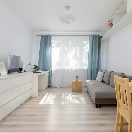 Cozy With Desk Near Potulicki Park By Renters شقة بروشكوف