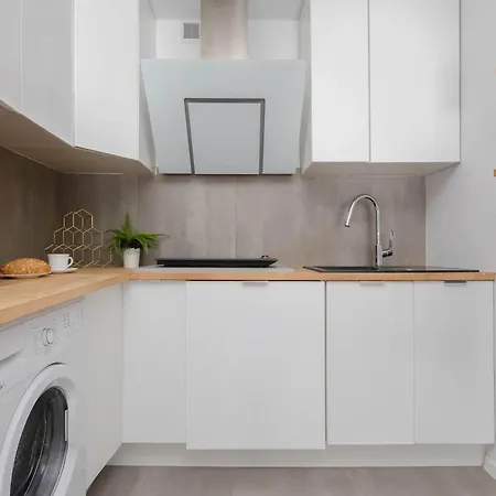 شقة Cozy With Desk Near Potulicki Park By Renters *