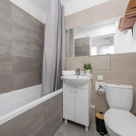 شقة Cozy With Desk Near Potulicki Park By Renters